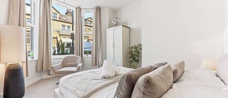 2 bedrooms, iron/ironing board, free WiFi, bed sheets