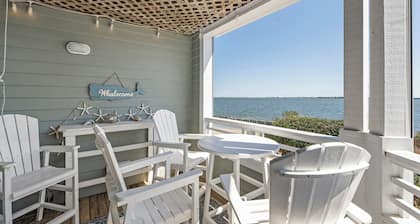 Captain's Quarters: Soundfront | Private Boat Slip