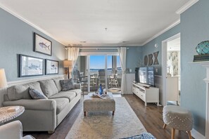 TV - Captain's Quarters: Soundfront | Private Boat Slip (Manteo)