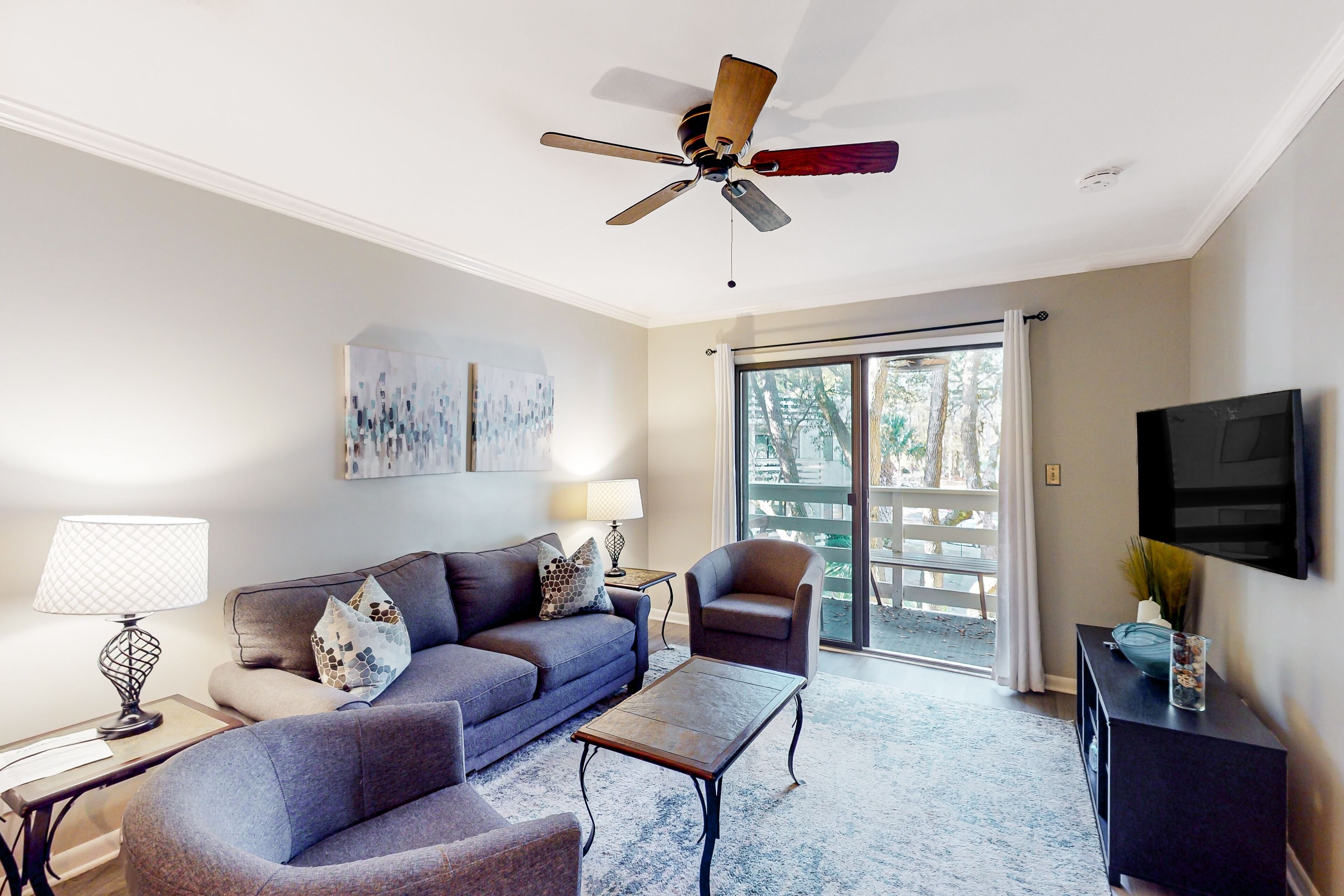 電視、DVD 播放機、乒乓球設施