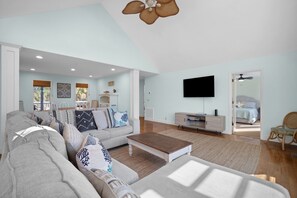 TV, DVD player - Sea Sounds -  steps to beach access, sleeps 17 and golf cart included (Fripp Island)
