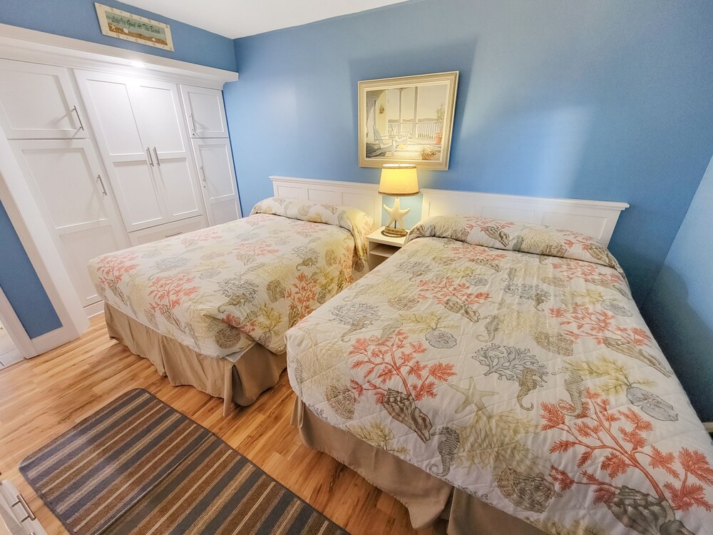 Direct Oceanfront and Boardwalk Condo with Pool Perfect Location