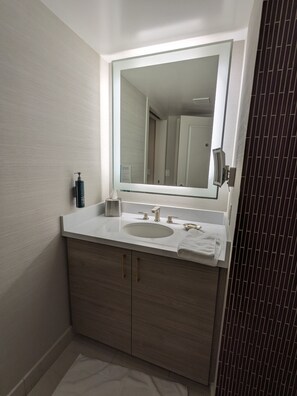 Shower, jetted tub, hair dryer, towels