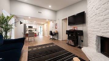 TV, fireplace