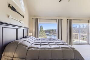 3 Schlafzimmer, Schreibtisch, Bügeleisen/Bügelbrett, Reisekinderbett
