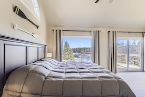 3 Schlafzimmer, Schreibtisch, Bügeleisen/Bügelbrett, Reisekinderbett