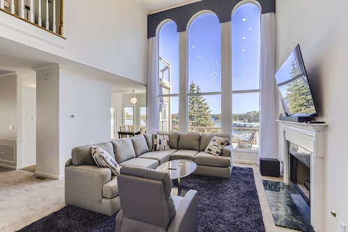 Marina View Lake Lanier Islands and Margaritaville - House w/ Hot Tub & Skeeball