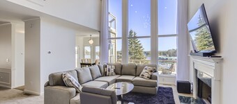Marina View Lake Lanier Islands and Margaritaville - House w/ Hot Tub & Skeeball