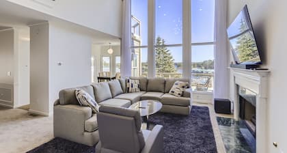Marina View Lake Lanier Islands and Margaritaville - House w/ Hot Tub & Skeeball