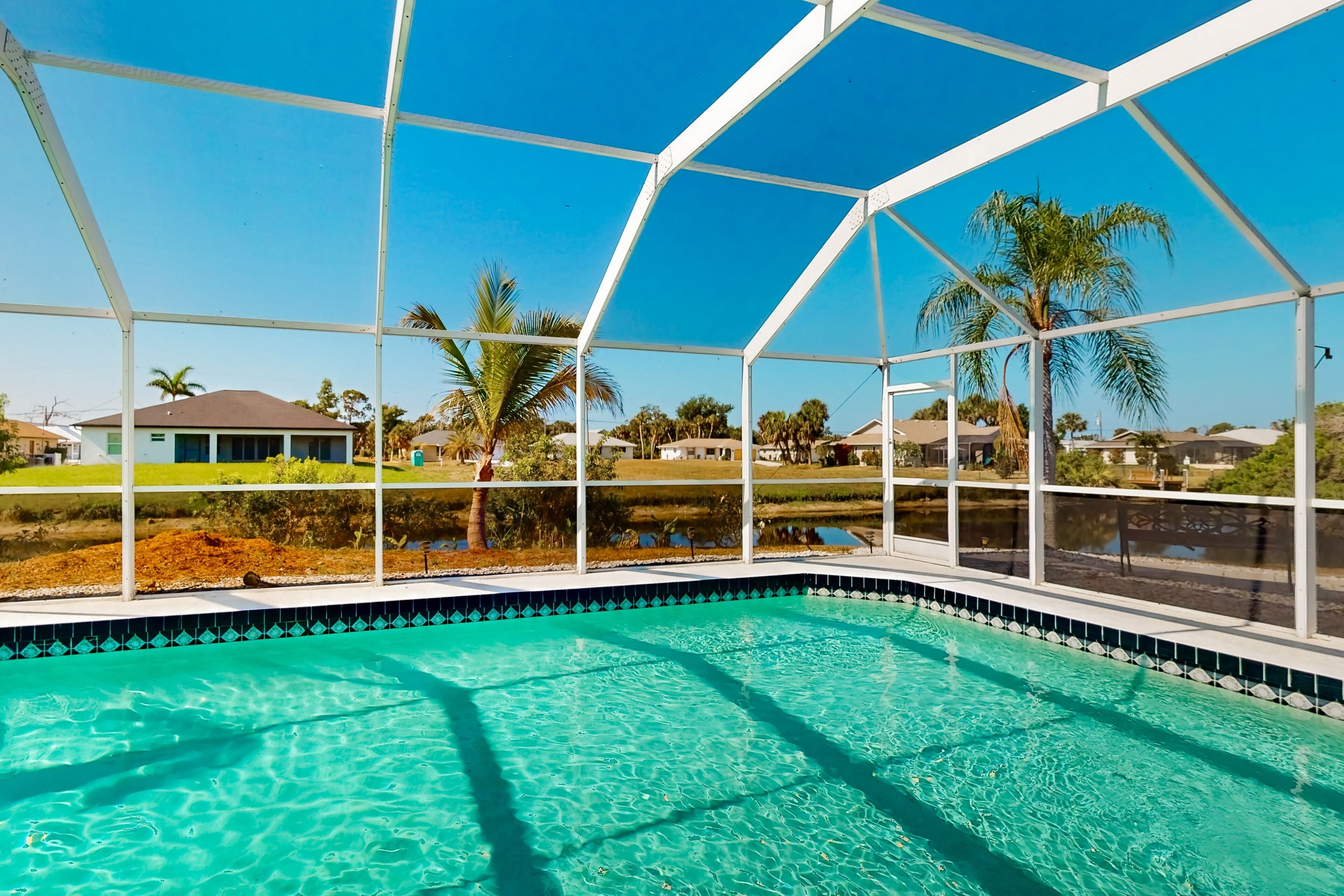 Een verwarmd zwembad