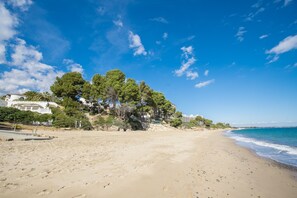 On the beach - Casa Rosana - Alojamientos Marcalma (Tarragona)