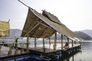 Marina - Houseboat Floating, Enjoy the sounds of nature whit a unique place. (Tambon Ban Pao)