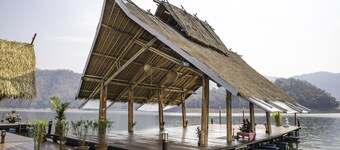 Houseboat Floating, Enjoy the sounds of nature whit a unique place.