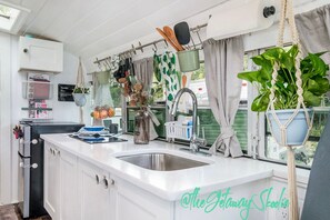 Fridge, stovetop, coffee/tea maker, cookware/dishes/utensils - Getaway Skoolie- OFF Grid & Take you wherever your heart desire (Portage)