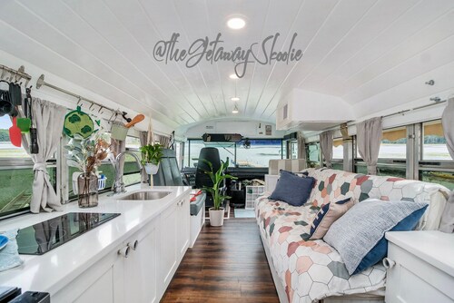 Getaway Skoolie- OFF Grid & Take you wherever your heart desire