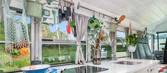 Getaway Skoolie- OFF Grid & Take you wherever your heart desire