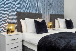 2 chambres, fer et planche à repasser, Wi-Fi, draps fournis