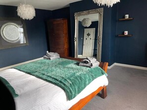 3 bedrooms, WiFi, bed sheets