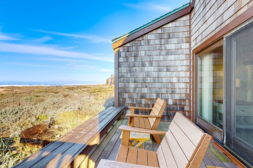 Stunning ocean-view home with W/D, sauna, tennis court, & patio - beach access