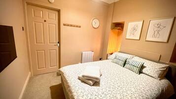 Iron/ironing board, WiFi, bed sheets