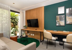 Studio Casal | Living area | 40-inch Smart TV with digital channels, TV - Charlie Bossa Ipanema (Rio de Janeiro)