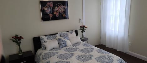 1 bedroom, desk, free WiFi, bed sheets