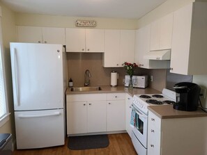 Fridge, microwave, oven, stovetop - Clean, Comfy & Convenient. 1Bed Village Apt by MNR (Mount Kisco)