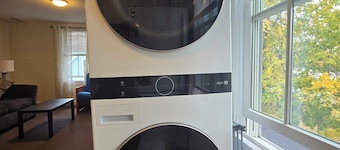 Clean, Comfy & Convenient 1 Bed Apt in the Village