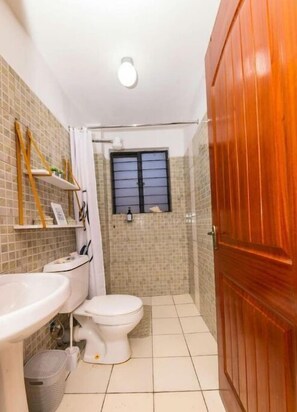 Dusche, Handtücher, Seife, Toilettenpapier