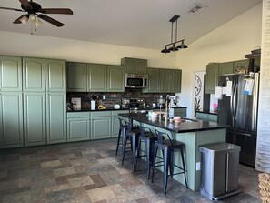 Fridge, microwave, stovetop, dishwasher