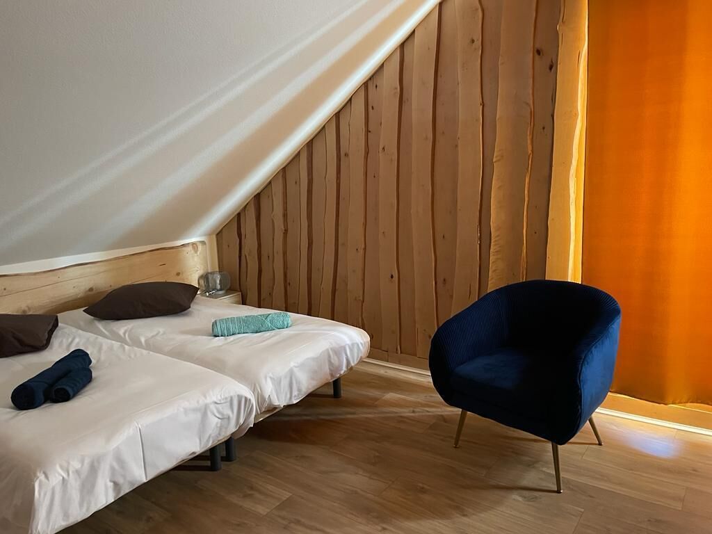 3 bedrooms, travel cot, free WiFi, bed sheets