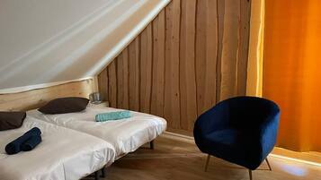 3 bedrooms, travel cot, free WiFi, bed sheets