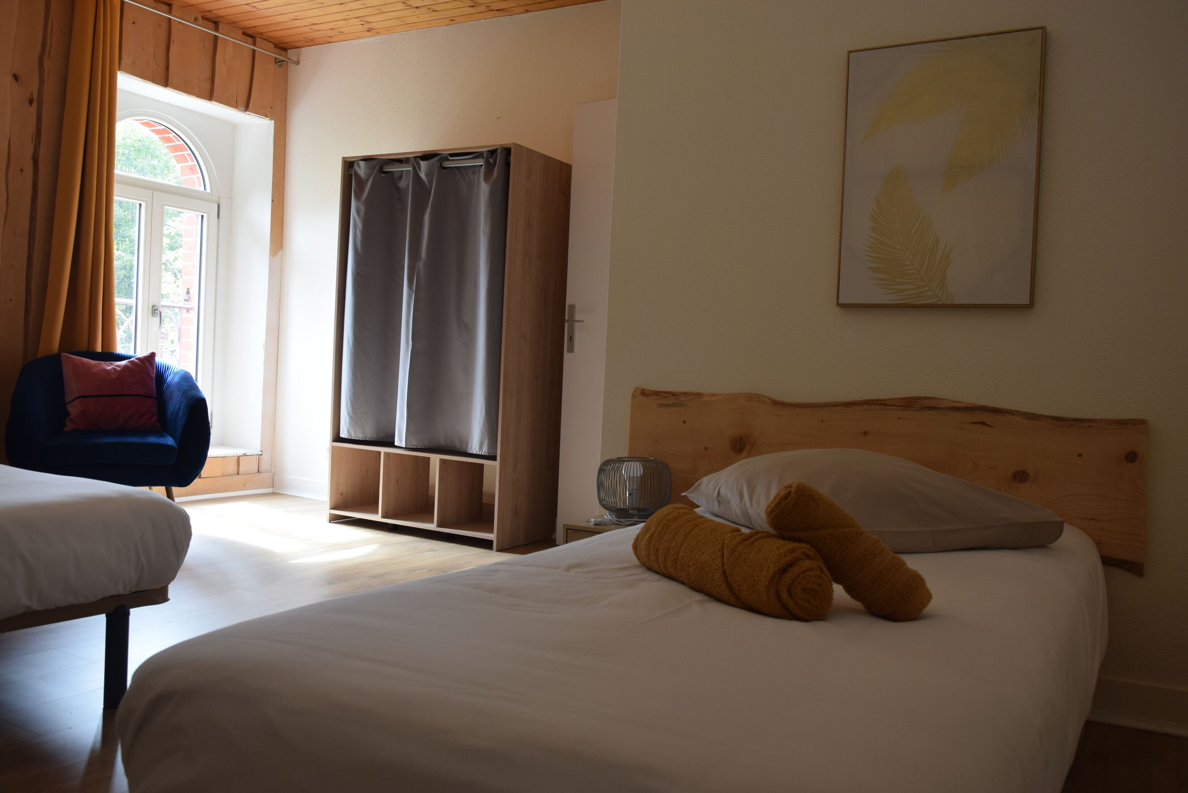 3 bedrooms, travel cot, free WiFi, bed sheets