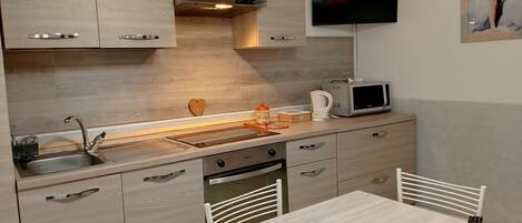 Fridge, microwave, oven, stovetop