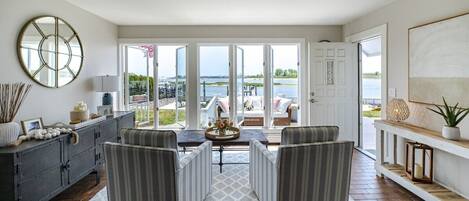 Smart TV, table tennis, books, stereo