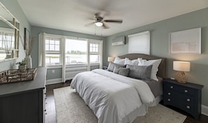 6 bedrooms, desk, iron/ironing board, travel cot