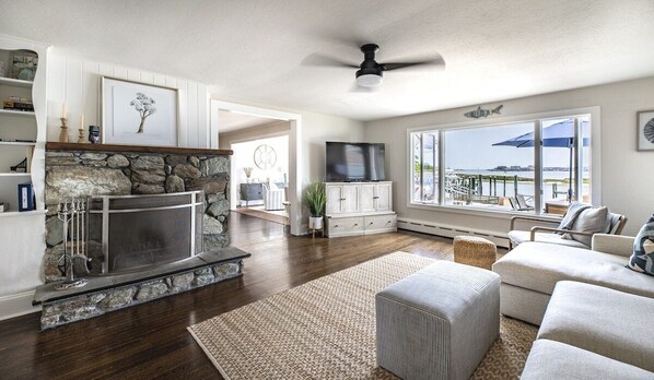 Smart TV, table tennis, books, stereo - Riverfront Shore House w/ Ocean View, Private Beach, 6 Bedrooms and Lots of Toys (Brielle)