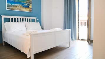 Deluxe Room, 1 Bedroom, Non Smoking, Sea View | Desk, soundproofing, free WiFi, bed sheets