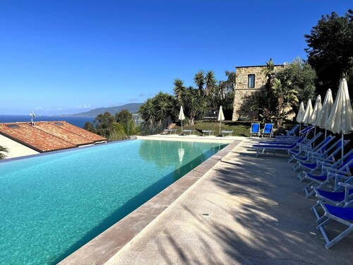Luxury sea View, With Infinity Pool in Sicily