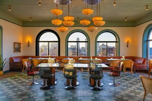 2 bars/lounges, cocktail bar, rooftop bar - Hotel Genevieve part of JdV by Hyatt (Louisville)
