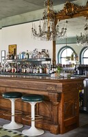 2 bars/lounges, cocktail bar, rooftop bar