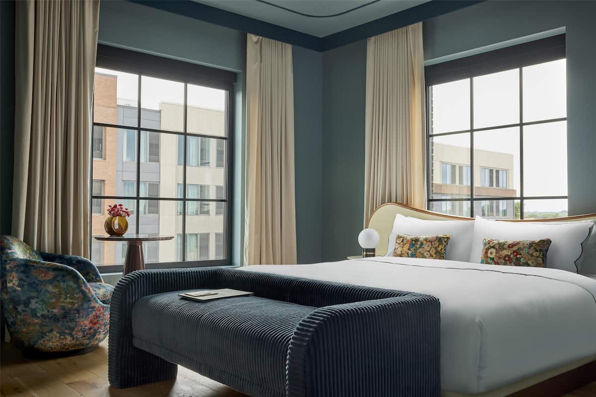 Hypo-allergenic bedding, in-room safe, desk, laptop workspace