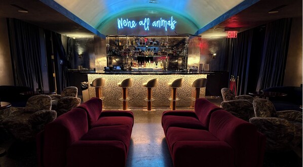 3 bars/lounges, cocktail bar, rooftop bar