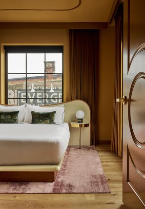 Hypo-allergenic bedding, in-room safe, desk, laptop workspace