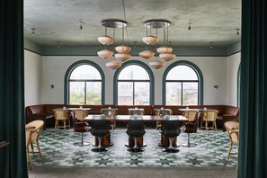 3 bars/lounges, cocktail bar, rooftop bar