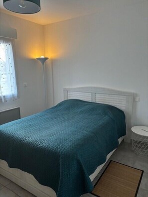 2 chambres, fer et planche à repasser, Wi-Fi, draps fournis