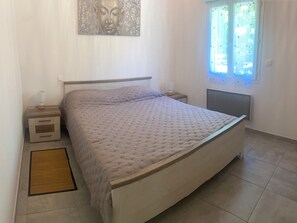 2 slaapkamers, een strijkplank/strijkijzer, wifi, beddengoed