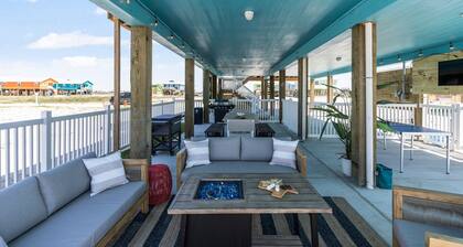 Reel Paradise: NEW Luxury 5BR! Private POOL + FirePit & OutdoorTV. Great Views!