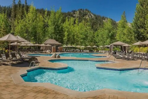 Luxury 1bd Fireplace Suite in Palisades Lake Tahoe