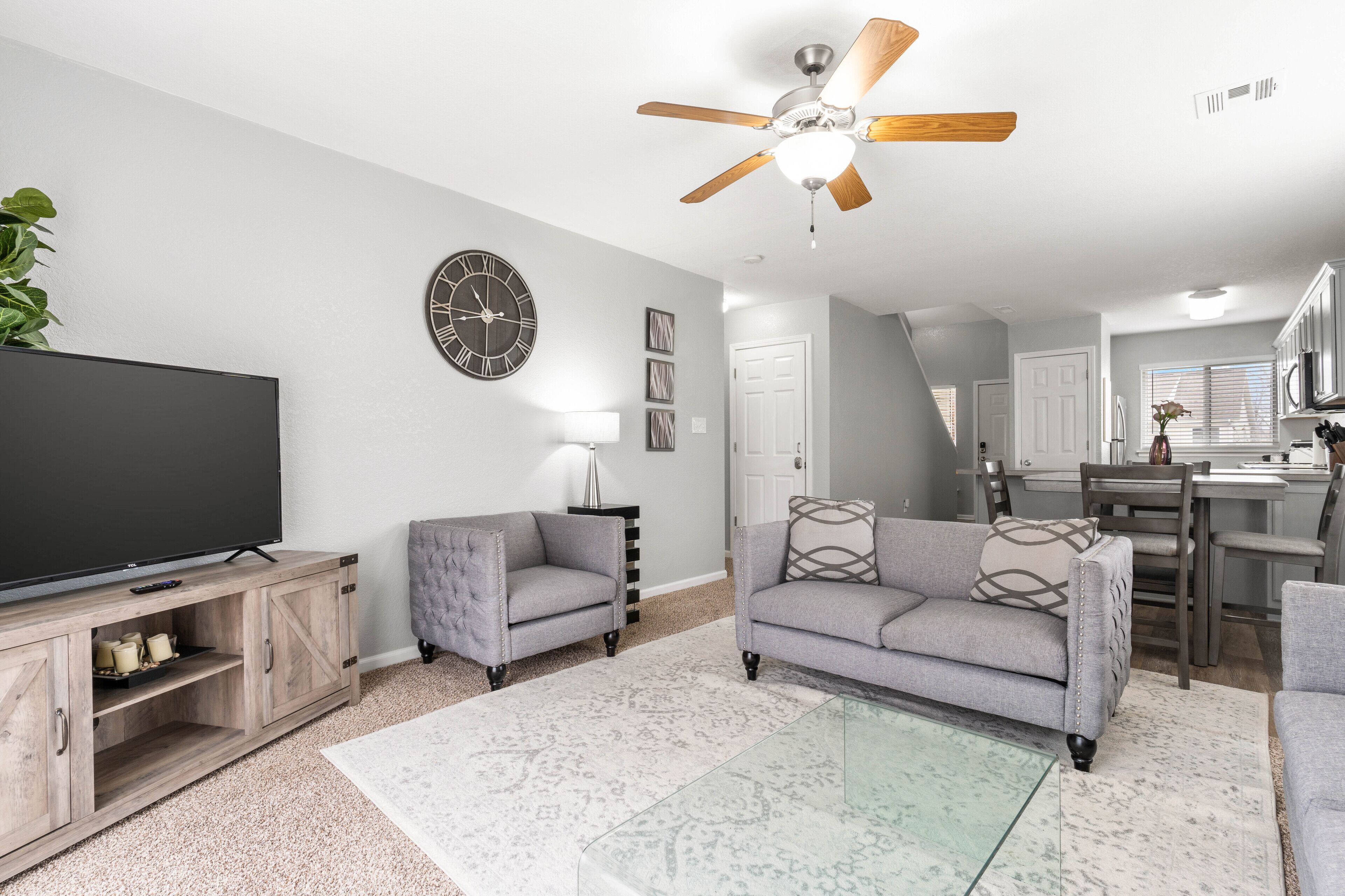 Updated, King Bed, and Garage KSMANE1216